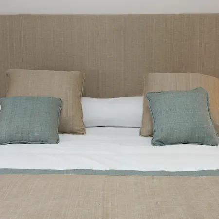 Tuguest Ganivet Apartment